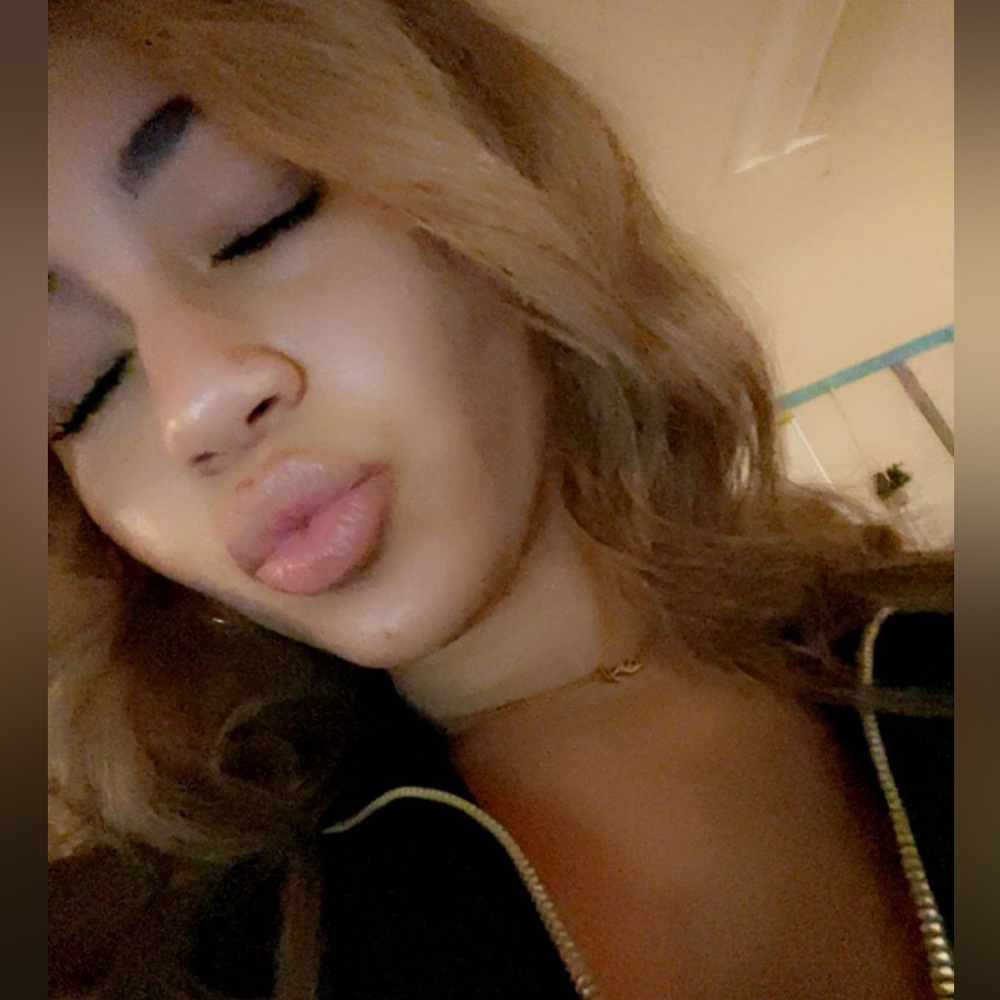 Meet your Posher, Ava